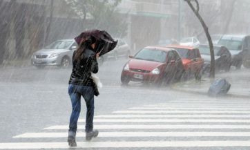 Barrios inundados, alerta roja y advertencias por el temporal en el conurbano y el interior