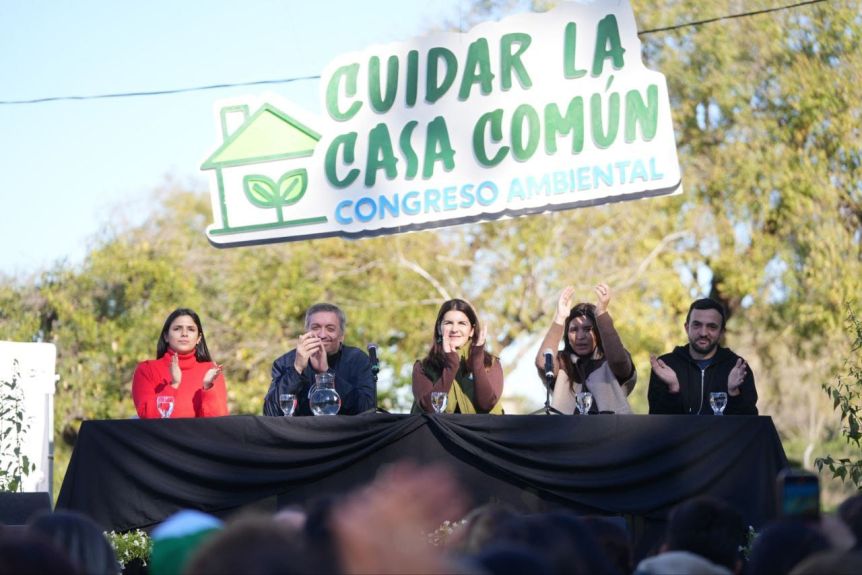 Máximo hizo rancho aparte y lanzó duros cuestionamientos en el Congreso sobre Ecología y Justicia Social