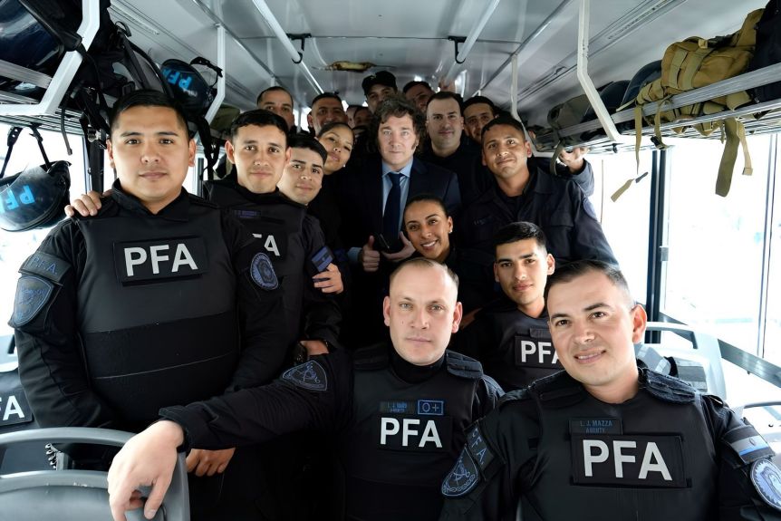 Con un acto en la Policía Federal, el Gobierno sale a marcarle la cancha al kirchnerismo