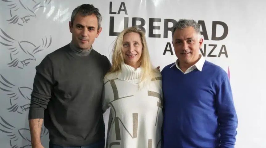 Cambio de escenario: mesura en los libertarios mientras apuntan sus cañones a la Tercera