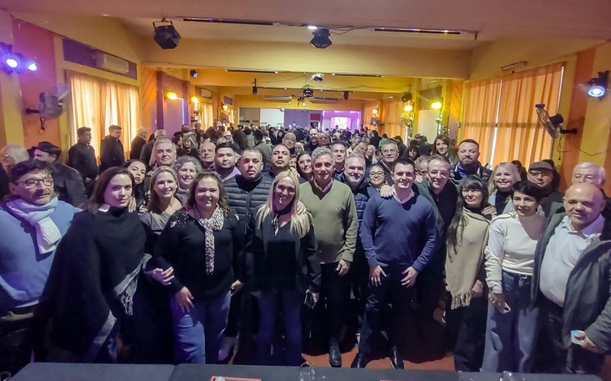 Pareja aceita el engranaje libertario en la Tercera