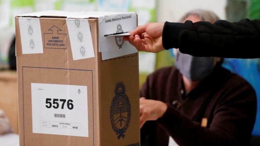 A las urnas: dos provincias eligen representantes en un domingo cargado