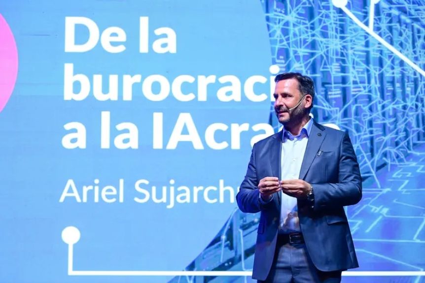 Sujarchuk lanza libro sobre IA y ciudadanía digital