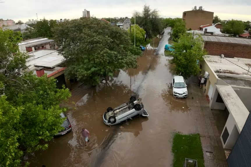 Kicillof puso el gancho y prorrogó la emergencia para Bahía Blanca y la zona