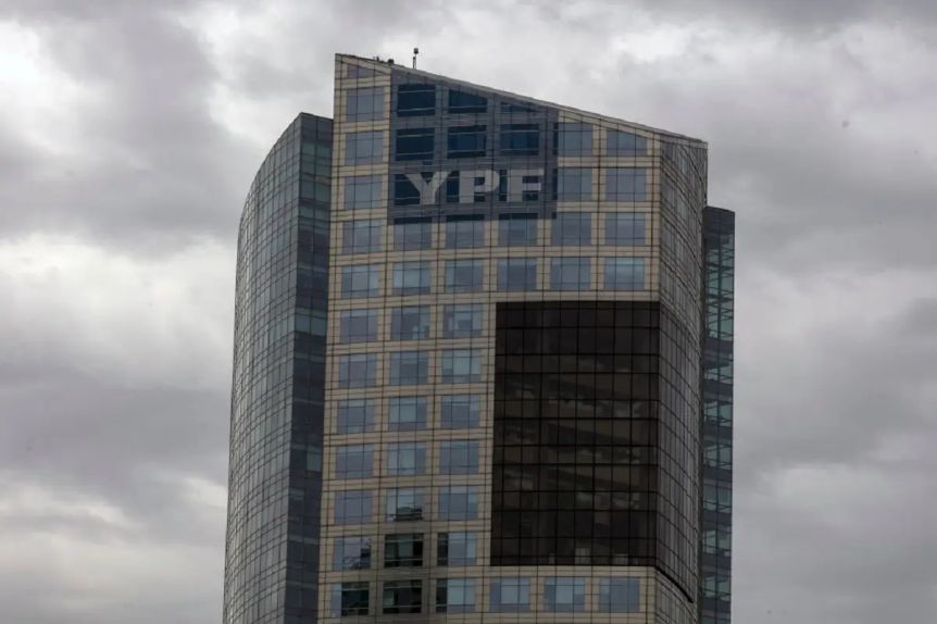 Juicio por YPF: Argentina logró frenar temporalmente la entrega de acciones