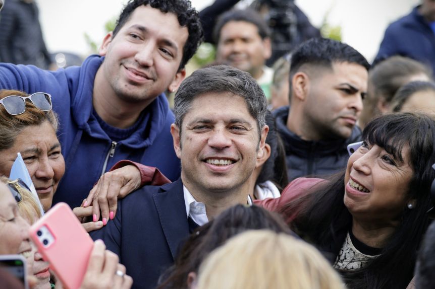 Kicillof pasó por San Vicente para inaugurar un polo educativo y entregar patrulleros