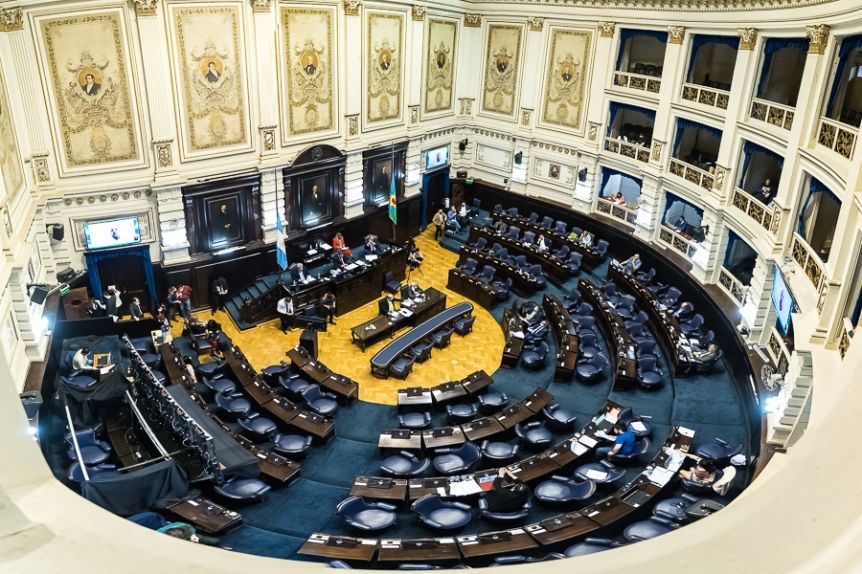 Otros frentes: cada cual atiende su juego