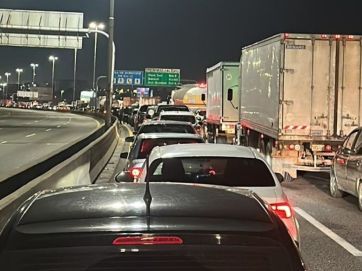 Insólito: corte total en la autopista Buenos Aires/La Plata ante la vista gorda de AUBASA