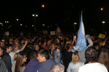 Una gran cantidad de gente marchó en La Plata