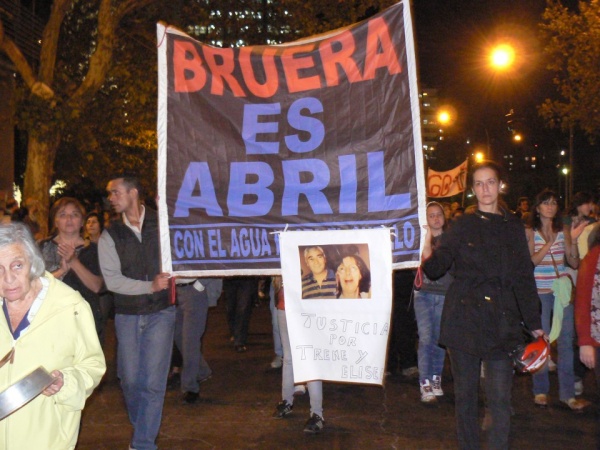 Una gran cantidad de gente marchó en La Plata