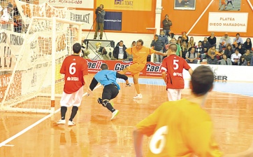 Scioli y su debut triunfal en el futsal