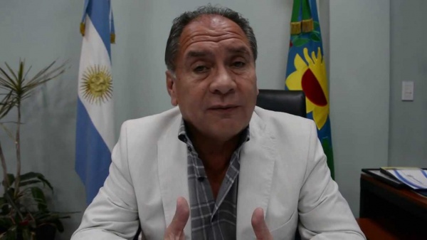 Acusan a Descalzo de obra fantasma