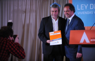 Scioli reunió a intendentes y habló de Bossio