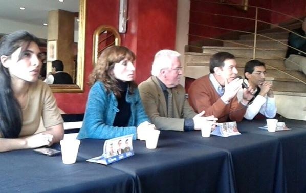 Uno de los chicos pide debatir con el FpV