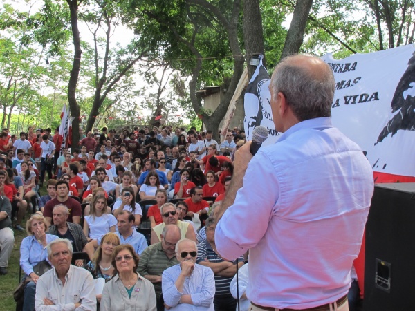 Salvador y su tropa de jóvenes