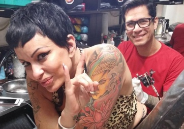 Cardone mostró hot su nuevo tattoo