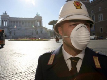 Prohiben la circulación de autos en Roma, Milán y Nápoles