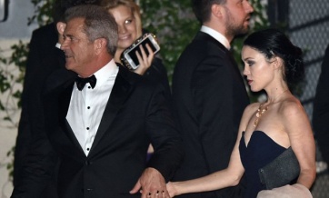 La novia de Mel Gibson, 35 años menor