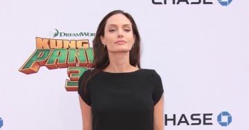 Angelina Jolie impacta por sus piernas ultra delgadas