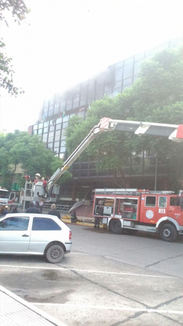 Fuego en la Municipalidad de Esteban Echeverría