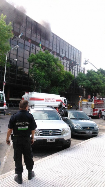 Fuego en la Municipalidad de Esteban Echeverría