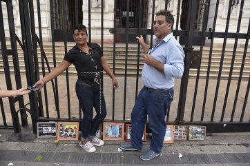 Para protestar, se les encadenan a los intendentes de Cambiemos