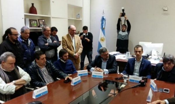 Desde Trabajo pidieron a los intendentes que adhieran a la Ley de Paritarias municipales