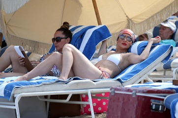 Jennifer López dejó ver sus curvas en las playas de Miami