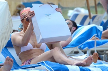 Jennifer López dejó ver sus curvas en las playas de Miami