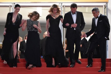 Julia Roberts, descalza sobre la alfombra roja de Cannes