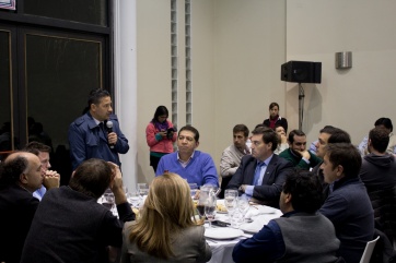 El Intendente de Merlo, Gustavo Menéndez, compartió una cena con referentes del peronismo platense