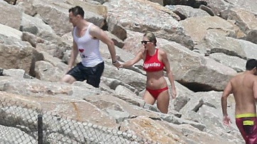 Con una remera,Tom Hiddleston le declaró su amor a Taylor Swift