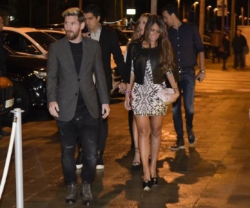 La mujer de Messi deslumbró con su look en una cena del Barsa