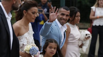 Se casaron por civil Carlitos Tevez y Vanesa Mansilla
