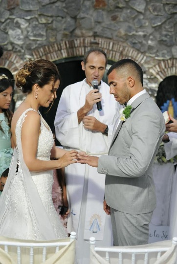 Las fotos oficiales de la maratónica boda de Carlitos Tevez