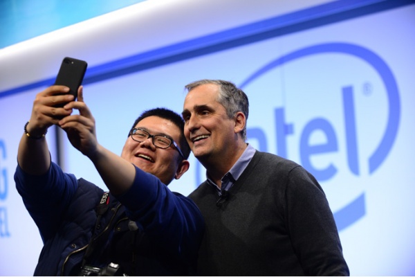 Intel presentó un nuevo chip para smartphones con tecnología 5G