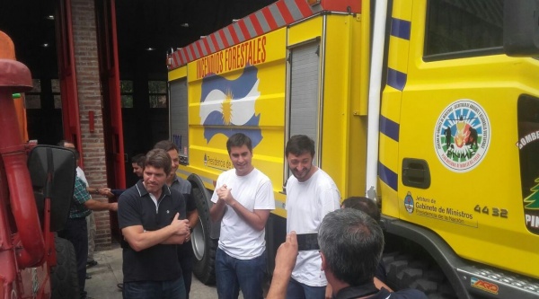 Después de los incendios, Cambiemos desembarcó en Pinamar con ayuda para los bomberos