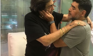 El emotivo encuentro entre Cacho Castaña y Maradona