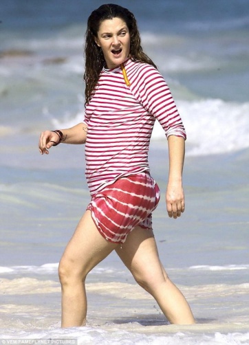 Drew Barrymore disfrutó del mar ¡en remera y short!