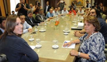 Conflicto docente: Vidal convocó a sus ministros a una mesa técnica