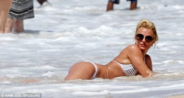 Britney Spears en bikini lució escultural en las playas de Hawaii