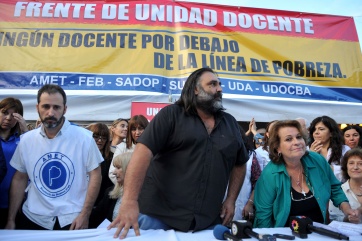 Los gremios instalaron la Carpa de la 