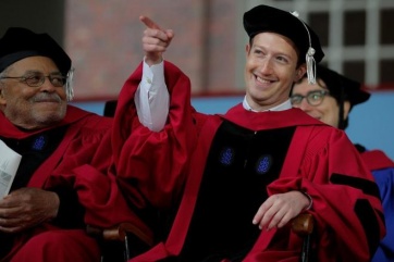 Finalmente Mark Zuckerberg se graduó en Harvard