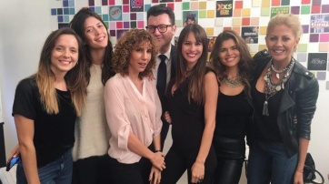 Pampita se rió con sus amigas del episodio en el motorhome