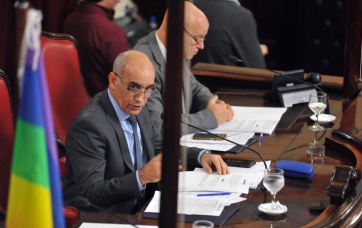 Ortiz logra el apoyo del Senado para una ley clave