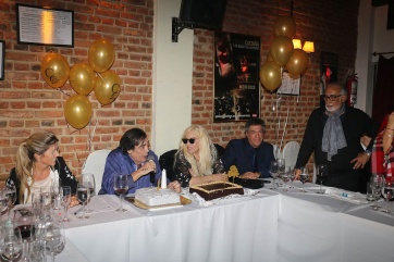 Cacho Castaña festejó sus 75 años