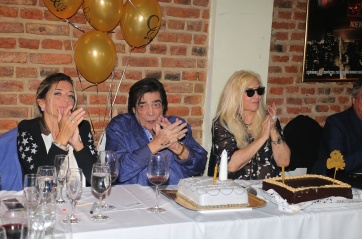 Cacho Castaña festejó sus 75 años