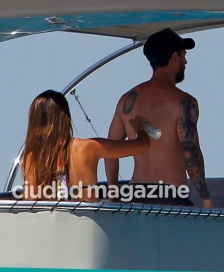 Antonella Rocuzzo en Ibiza deslumbra con su cuerpazo