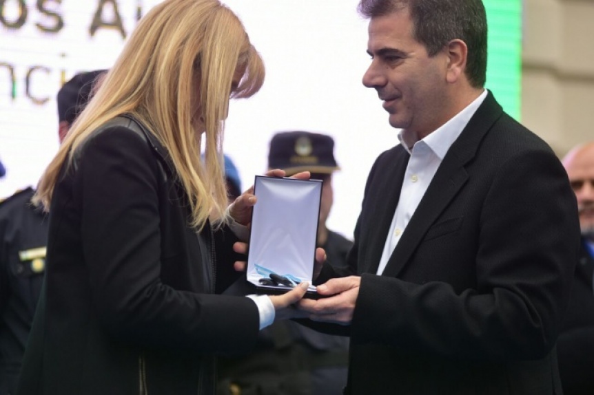 Ritondo entregó patrulleros y Magario se comprometió a sacar el ploteo de la discordia