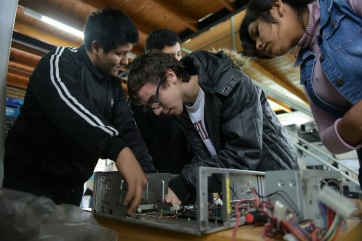 La Provincia, de recorrida por el centro de reciclado de basura informática de la UNLP